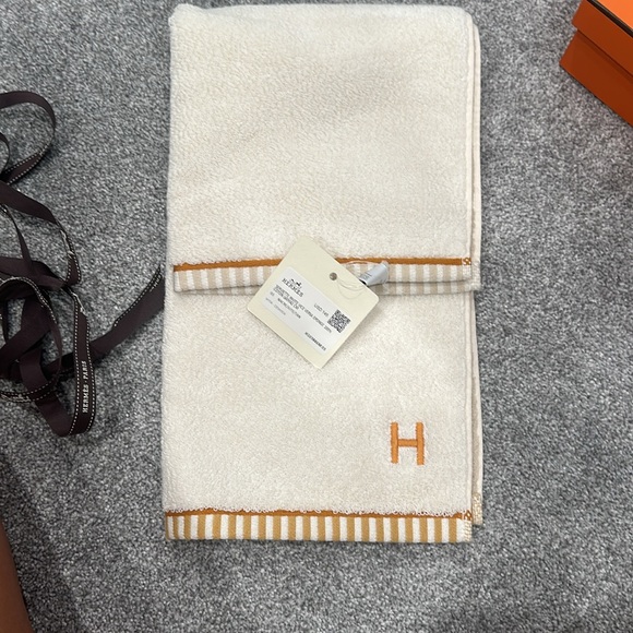 Authentic Hermes hand towel - Picture 6 of 7